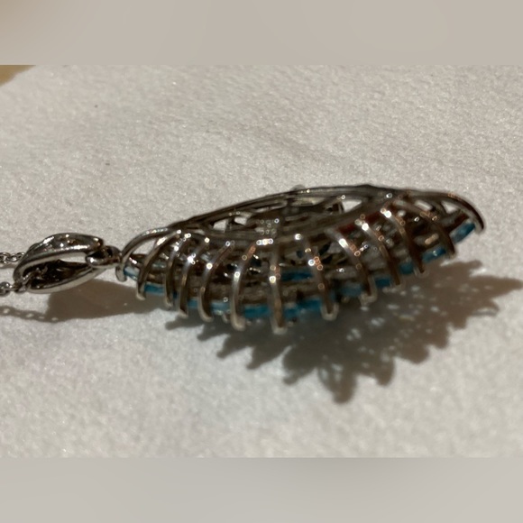 DJOY-GORGEOUS!Vintage Estate!
RARE NEON APATITE 41 MARQUISE CLUSTER RHOIUM-925 - Picture 7 of 7